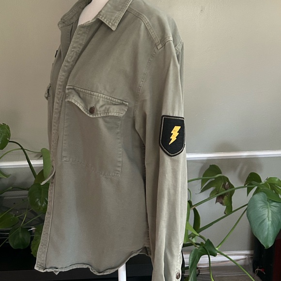 1975 Military-Style Shirt Jacket in Sage Green–Patches, Lightweight Denim (XL) - Picture 5 of 6